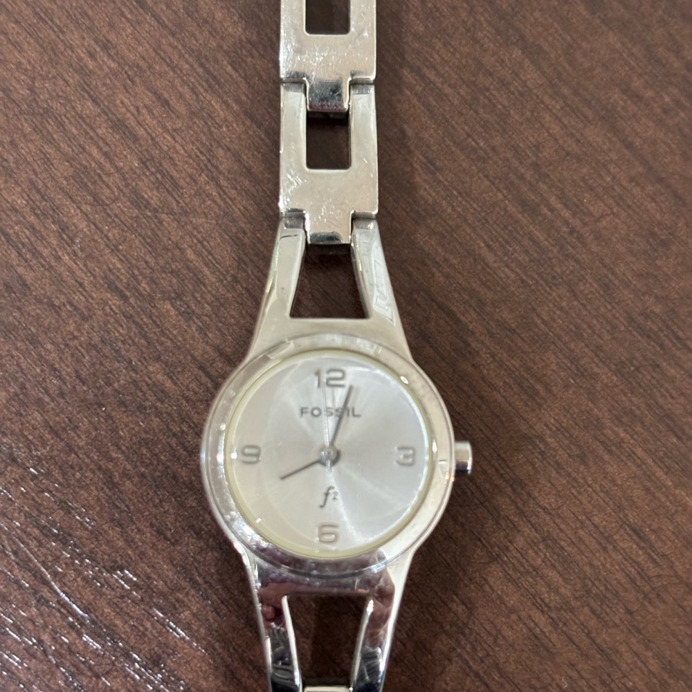 Feminine fossil watch